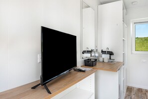 Interior - Tiny Home 'Surf Shack 2' with Shared Garden and Wi-Fi (Dahme)