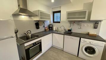 Fridge, microwave, oven, dishwasher