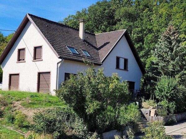 المنشأة من الخارج