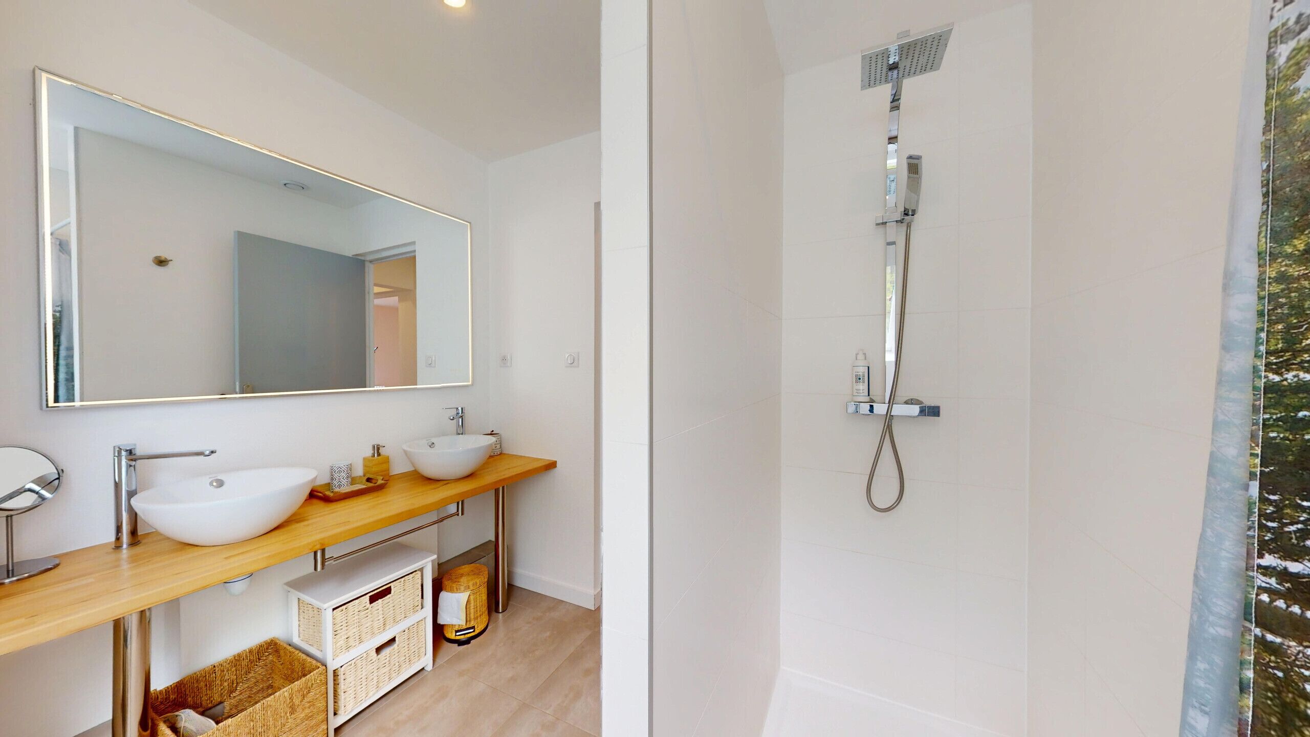 Shower, hair dryer, towels, shampoo