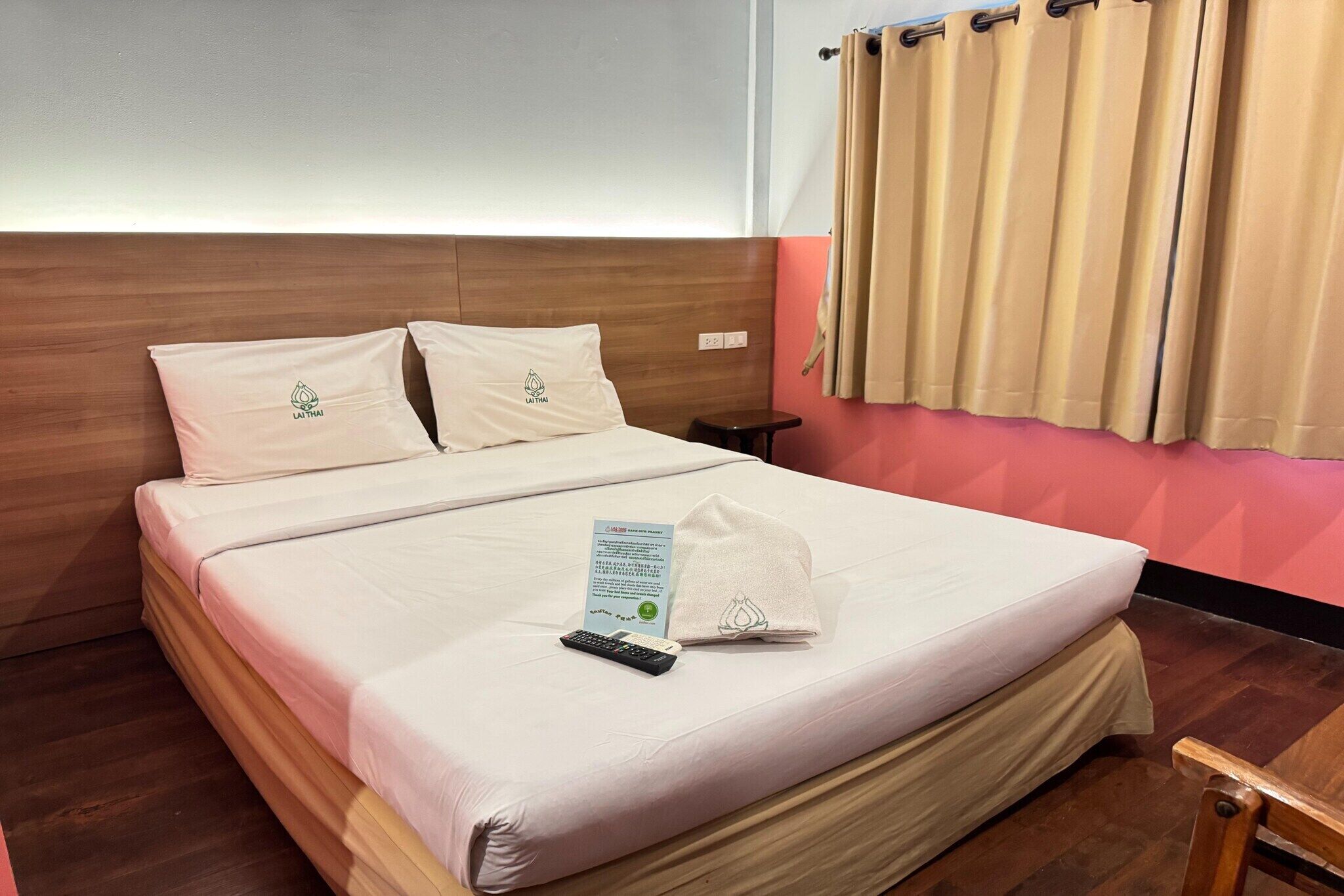 1 bedroom, desk, bed sheets