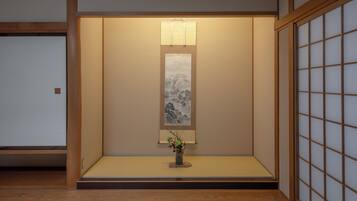 Japanese-Style Quadruple Room with Restroom - Suisho or Otome, Non-smoking | Coffres-forts dans les chambres, rideaux occultants