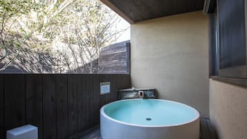 Standard Villa with External Bath, Non-smoking | Badezimmer