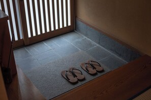 Vierbettzimmer, Raucher (Japanese, Bath, Asahi, E-cigarettes) | Zimmersafe, Verdunkelungsvorhänge