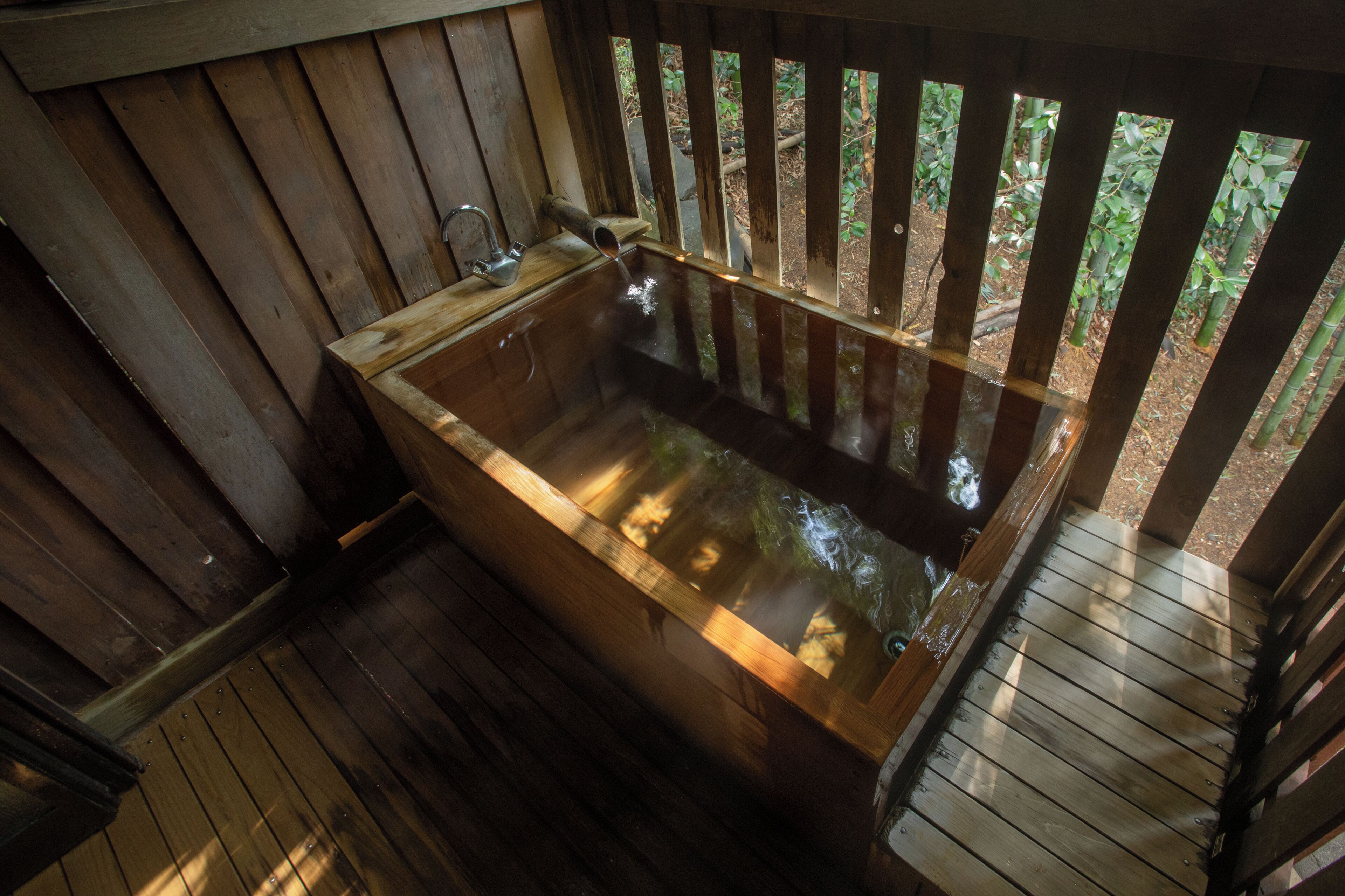 本館 離れ[半露天風呂付]乾徳 喫煙可 (電子タバコのみ可能) | バスルーム | スリッパ、タオル