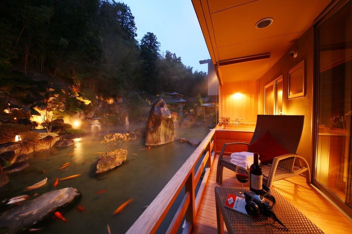 Luxury Suite, Garden View | In-room safe, blackout drapes