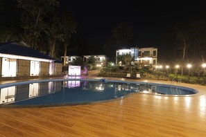 Outdoor pool - Dhanshree Resort (Bokakhat)