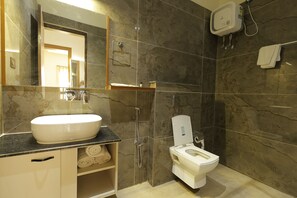 Suite, Mountain View | Bathroom | Shower, free toiletries, towels, soap