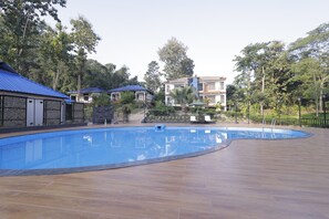 Outdoor pool - Dhanshree Resort (Bokakhat)