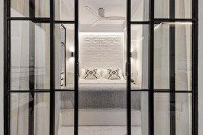 2 chambres, fer et planche Ă repasser