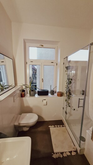 Handtücher, Seife, Toilettenpapier