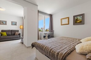 2 bedrooms, iron/ironing board, free WiFi
