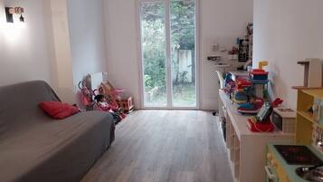 4 bedrooms, WiFi, bed sheets