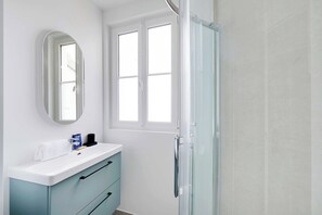 Hårføner og håndklær