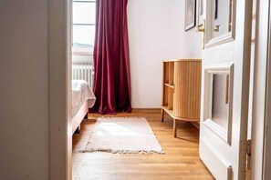 6 chambres, fer et planche à repasser, Wi-Fi, draps fournis