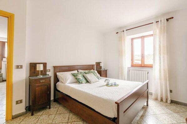 2 bedrooms, iron/ironing board, WiFi, bed sheets - Nina's Guest House: Perfect 2-bedroom apartment with AC in charming Barbarano R. (Barbarano Romano)