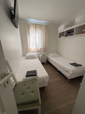 3 bedrooms, iron/ironing board, travel cot, free WiFi