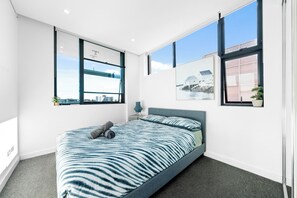 3 habitaciones, tabla de planchar con plancha, internet y ropa de cama 