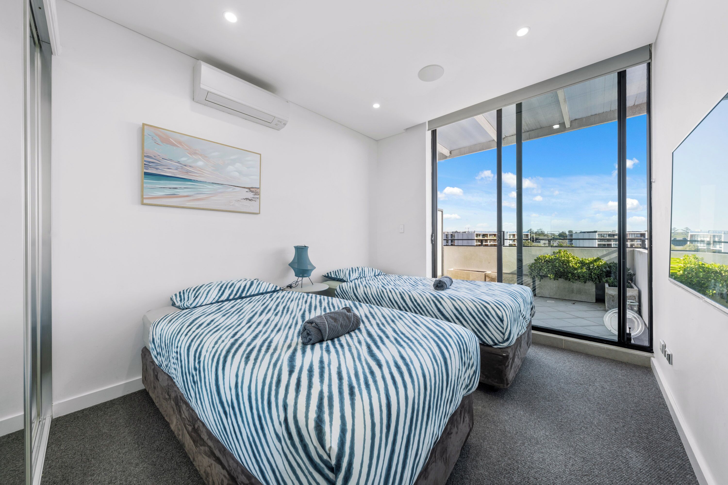 3 habitaciones, tabla de planchar con plancha, internet y ropa de cama 