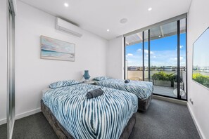 3 bedrooms, iron/ironing board, internet, bed sheets