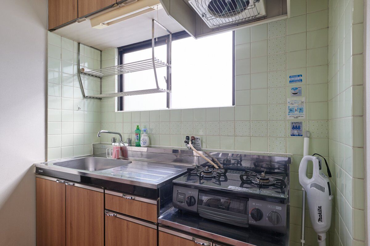 Fridge, microwave, cookware/dishes/utensils