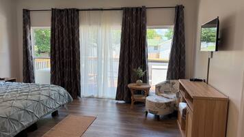 3 bedrooms, desk, iron/ironing board, travel cot