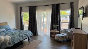 3 bedrooms, desk, iron/ironing board, travel crib