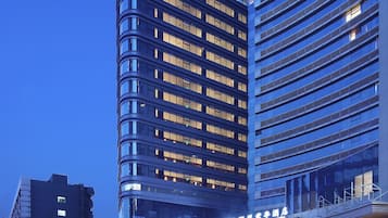 住宿正面 (夜晚)