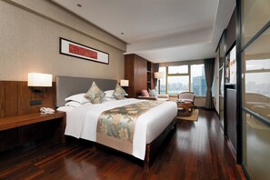 In-room safe, desk, laptop workspace, blackout curtains - SSAW Boutique Hotel Hangzhou Wildwind  (Hangzhou)