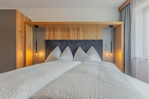 4 bedrooms, iron/ironing board, travel cot, free WiFi