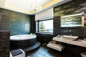 Căn hộ, 6 phòng ngủ, hồ bơi riêng, quang cảnh thành phố | Phòng tắm