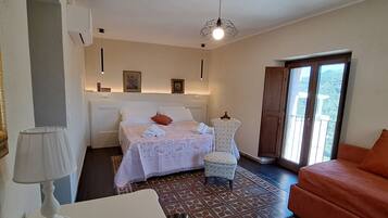 Comfort Triple Room, Sea View | Minibar, free WiFi