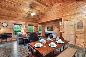 Een smart-tv en een open haard