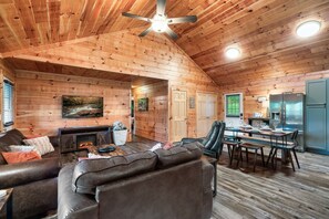 Smart-tv en een open haard