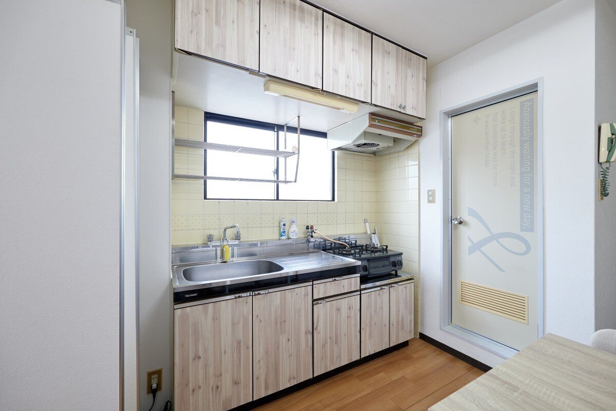 Fridge, microwave, cookware/dishes/utensils