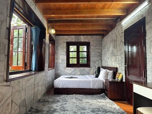 3 habitaciones, tabla de planchar con plancha, wifi y ropa de cama 