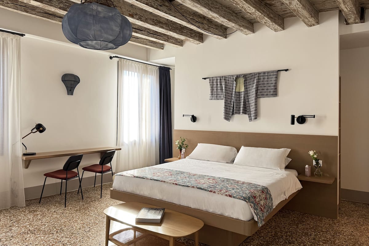 Suite superior | Cortines opaques, planxa i posts de planxar i wifi gratuïta