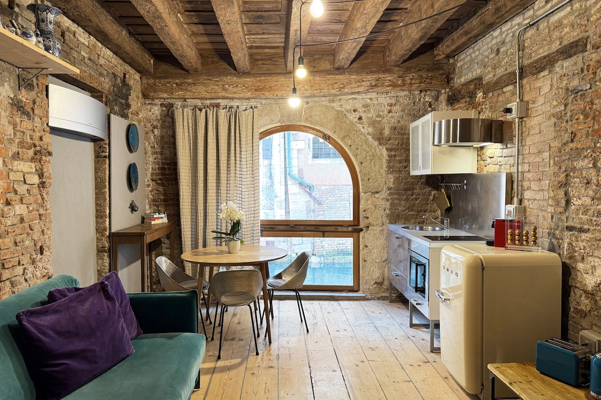 Apartament, vistes al canal | Sala d'estar