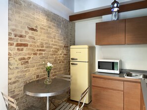 Departamento, vista al jardín | Cocina privada | Tetera eléctrica 