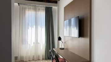 Superior Room | Blackout curtains, soundproofing, iron/ironing board, free WiFi