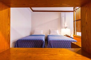 1 chambre, bureau, draps fournis