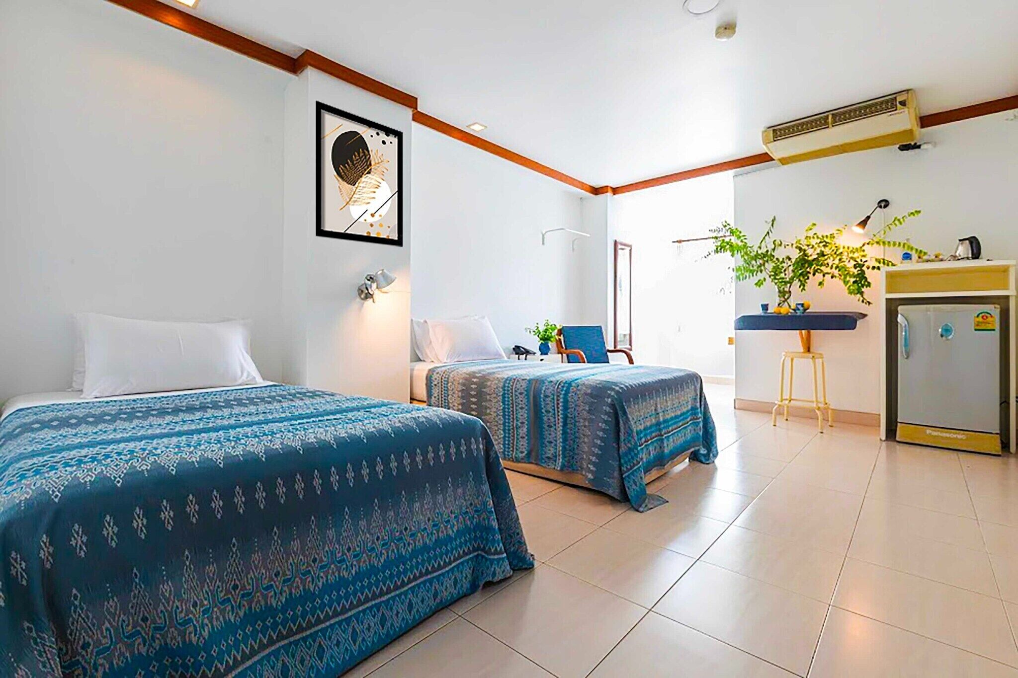 1 bedroom, desk, bed sheets