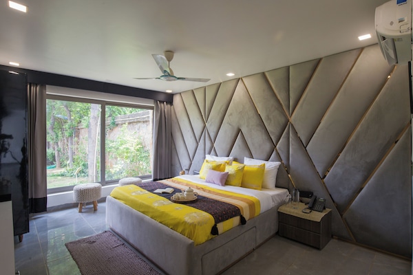 Iron/ironing board, free WiFi