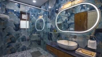 Villa, 5 Bedrooms, Garden View | Bathroom | Slippers, towels, soap, shampoo