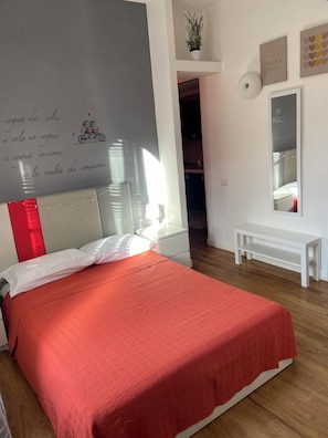 Ferros/tábuas de passar roupa, Wi-Fi, roupa de cama