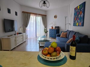 Una Smart TV, un reproductor estéreo