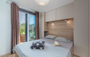 4 bedrooms, internet, bed sheets