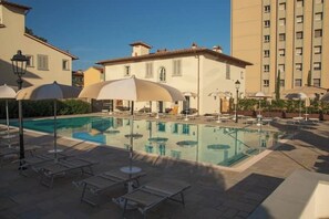 Outdoor pool - Ancient Well 1 | Villa Carobbi Apt (Firenze)