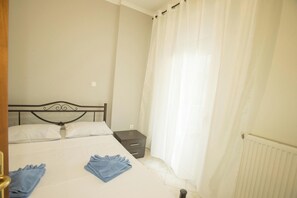 2 chambres, fer et planche à repasser, Wi-Fi, draps fournis