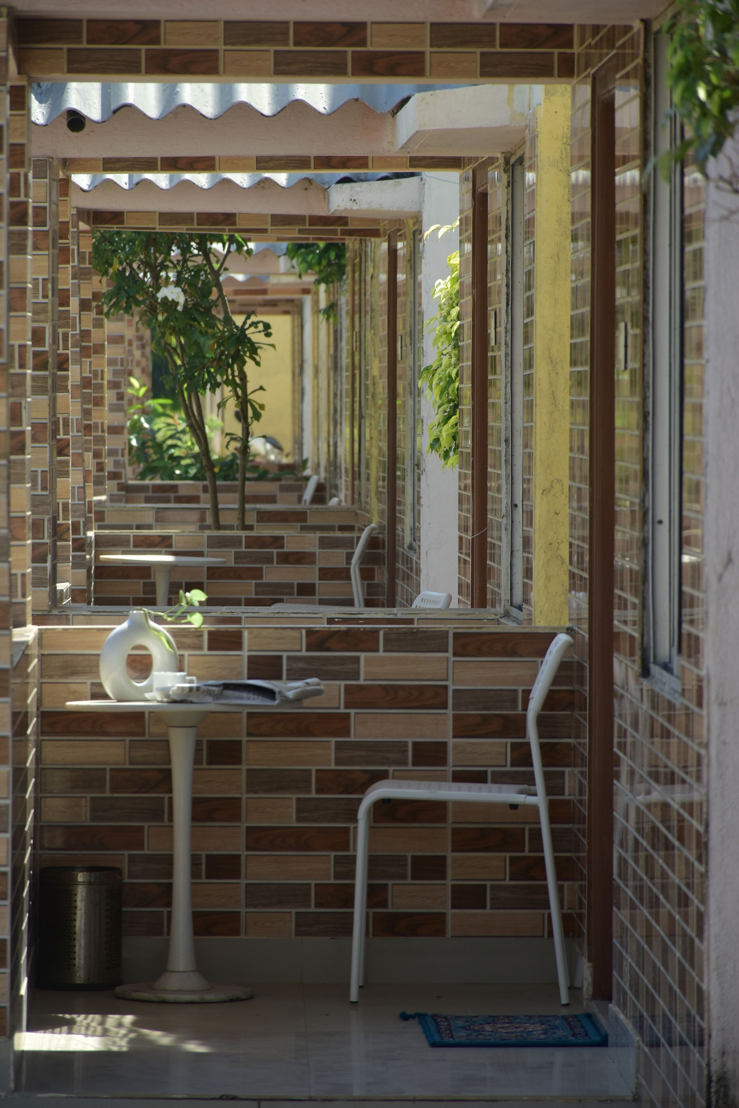 Betten mit Memory-Foam-Matratzen, Schreibtisch